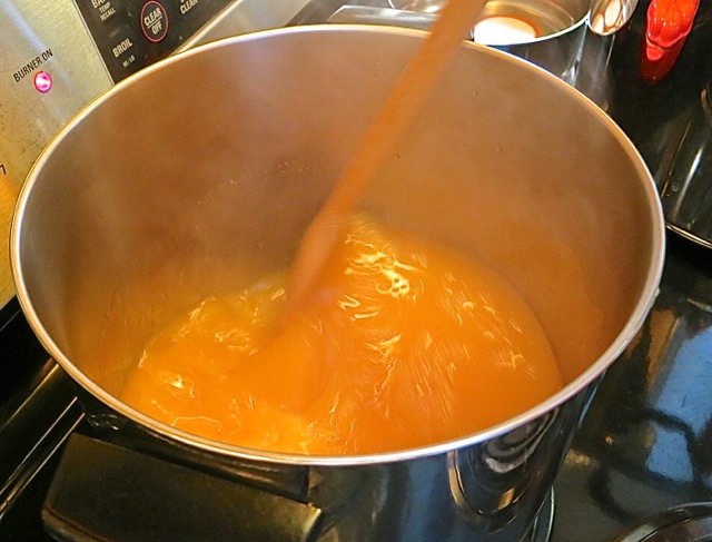 Boiling lilkoi juice