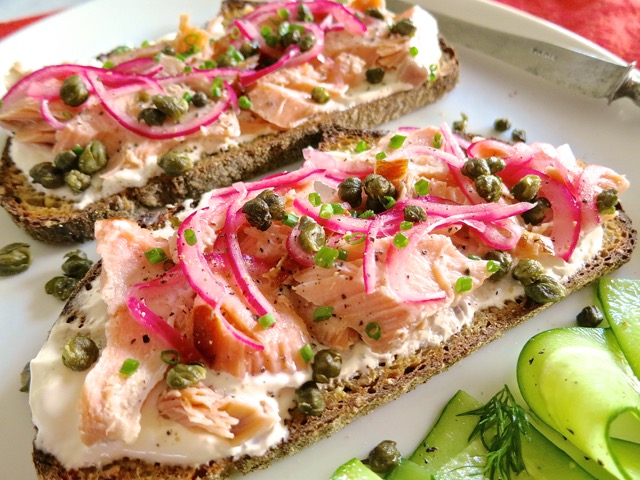 http://www.mylilikoikitchen.com/wp-content/uploads/2015/01/Smoked-Salmon-Tartines-4.jpg