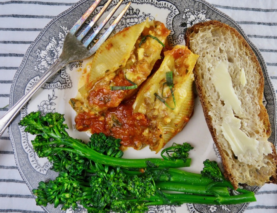 Cheesy Beef Stuffed Shells