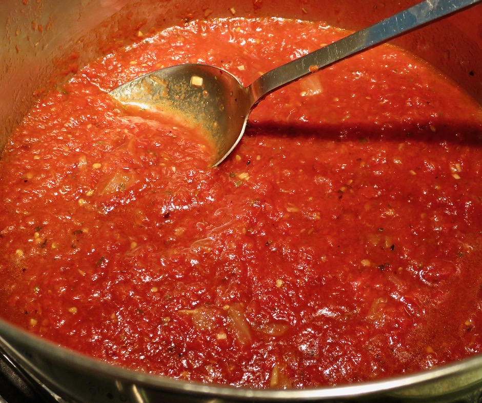 Salsa de tomate asado en lata con baño de agua
