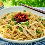 Dry Mein with Crunchy Bean Sprouts & Chili  Crisp